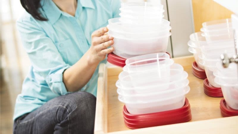 Set de 42 contenedores Rubbermaid Easy Find Lid Food | $15 | Amazon